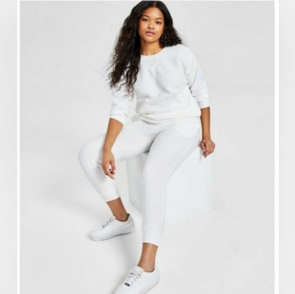 Jenni Intimates Sherpa Jogger Set - Picture 2 of 12